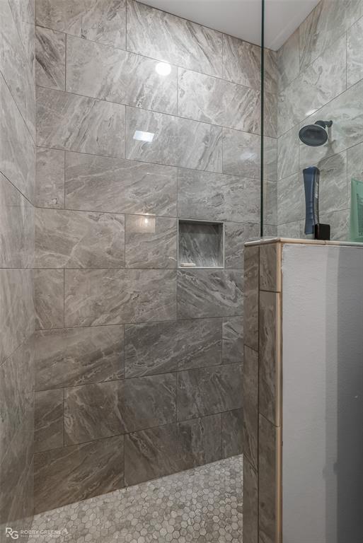 260 Circle M Road Benton, LA 71006 - Photo 24 of 35 a bathroom with a shower
