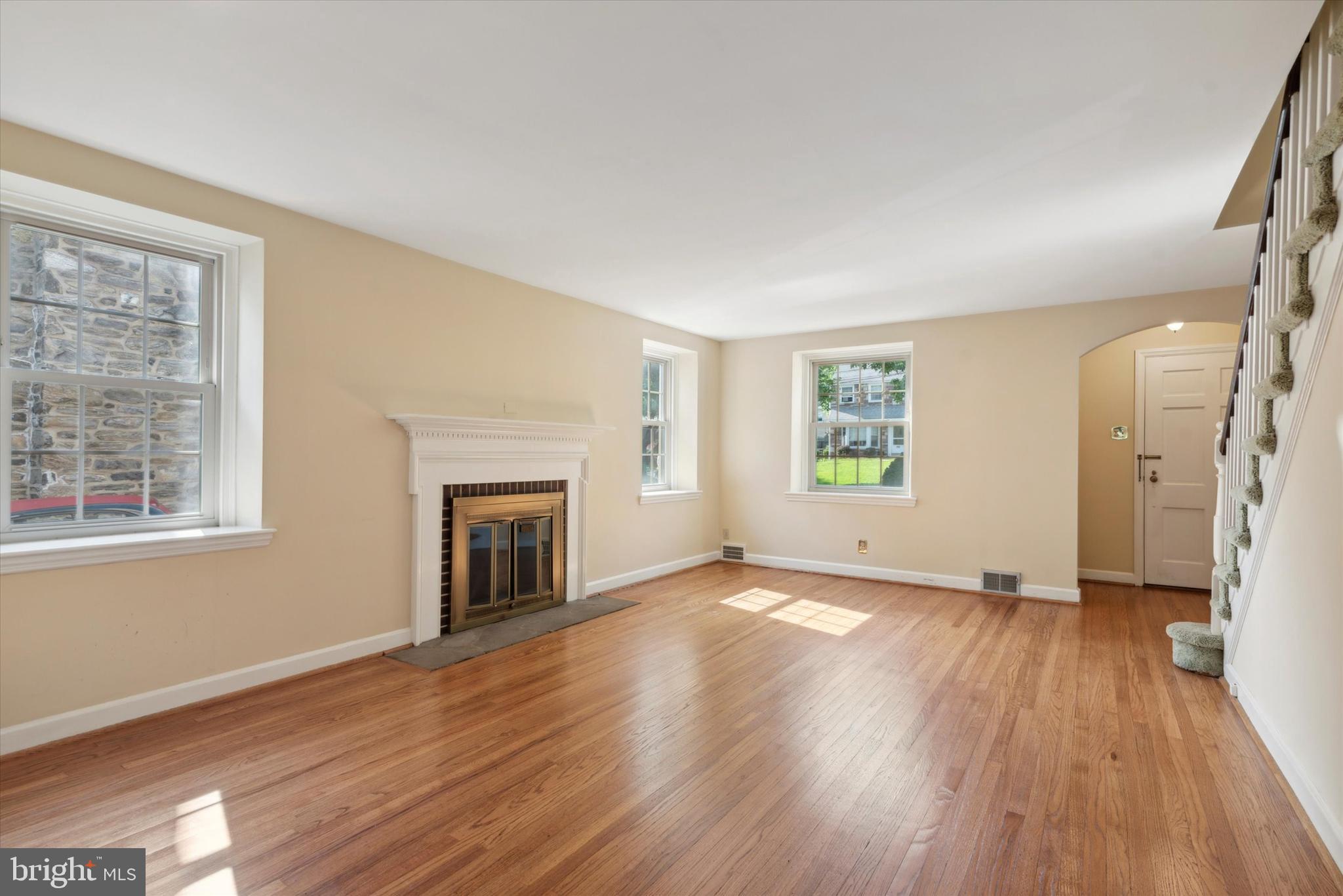 129 Sutton Road Ardmore, PA 19003 - Photo 8 of 26 Living Room