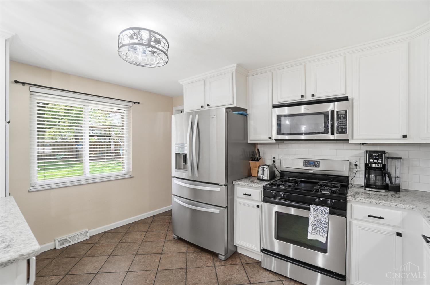 3924 Rexford Road Dayton, OH 45430 - Photo 17 of 51