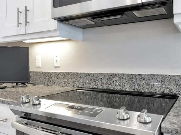 $3,000 | 7840 34th Avenue West, Unit 202, Bradenton, FL 34209