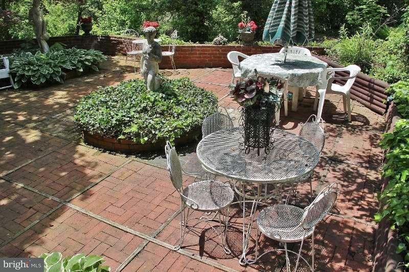 638 Valley Road York, PA 17403 - Photo 12 of 27 Gallery Image 12