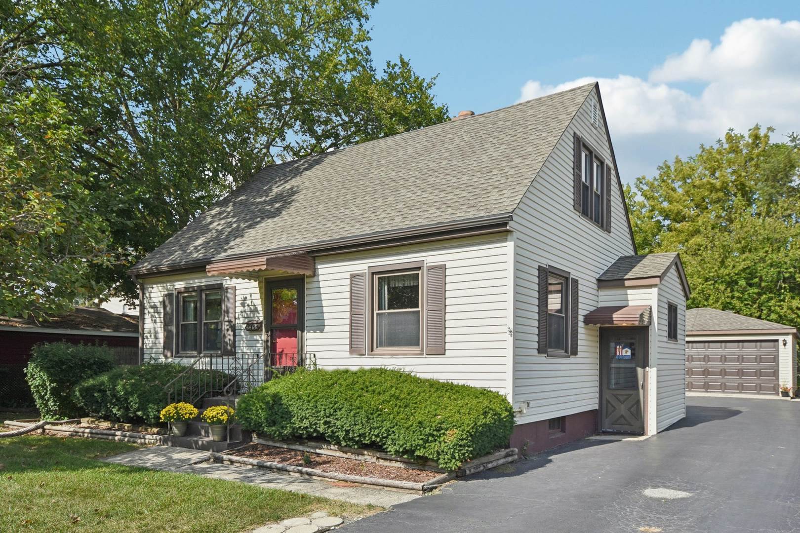 6666 Ravinia Drive Tinley Park, IL 60477 - Photo 1 of 36