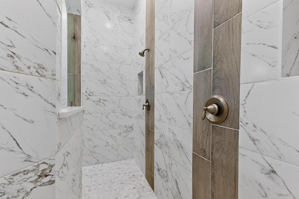 129 Altom Road Springtown, TX 76082 - Photo 21 of 40 a bathroom with a shower