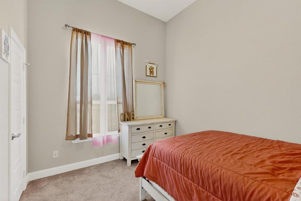 129 Altom Road Springtown, TX 76082 - Photo 26 of 40 a bedroom with a bed and a window