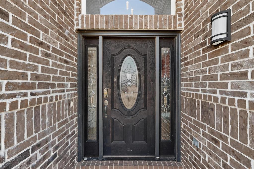 129 Altom Road Springtown, TX 76082 - Photo 4 of 40 a front view of a house with garden