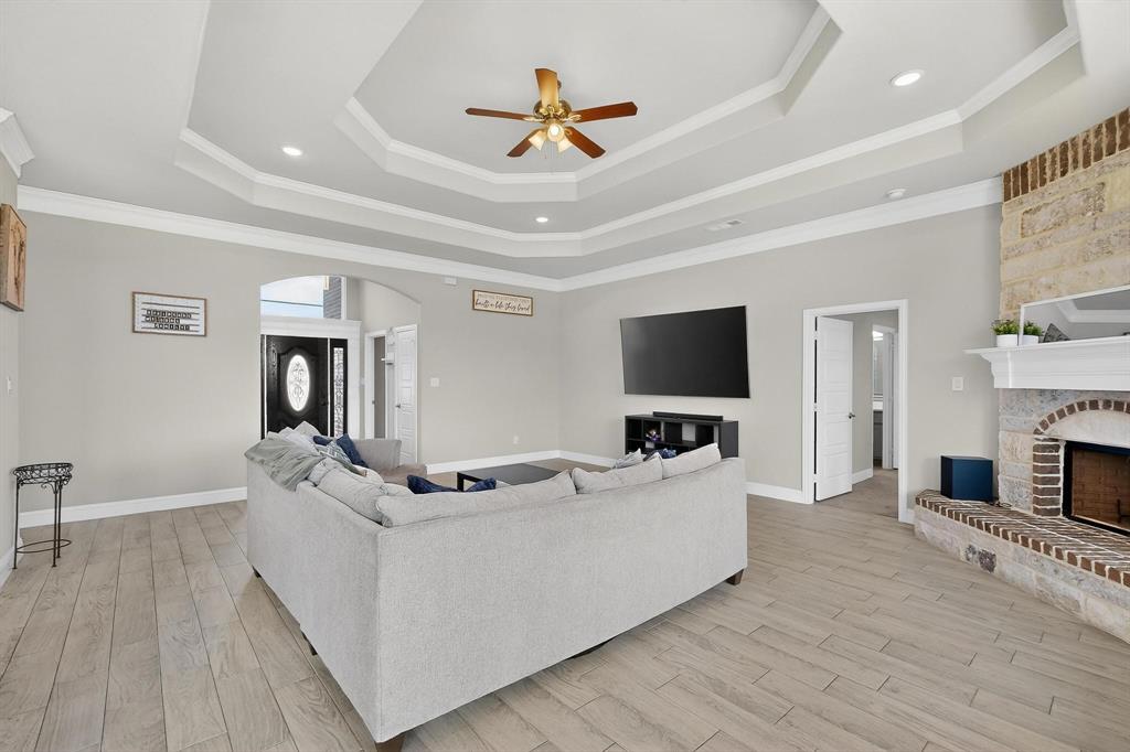 129 Altom Road Springtown, TX 76082 - Photo 7 of 40 a living room with furniture and a flat screen tv