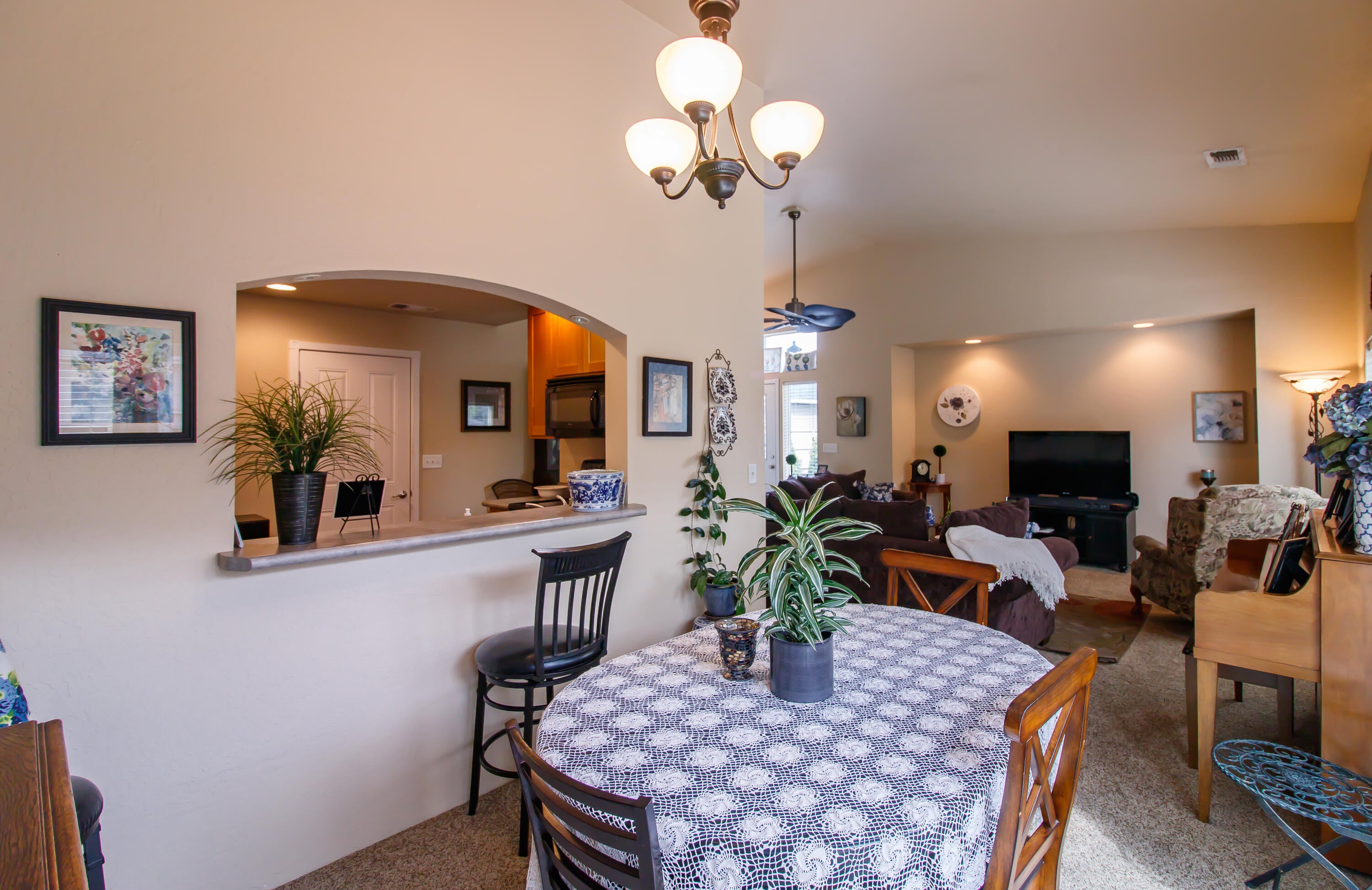 304 Live Oak Loop Central Point, OR 97502 - Photo 8 of 21 Dining2