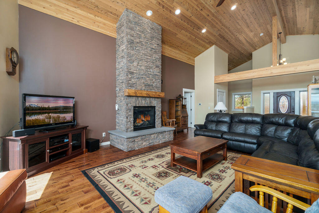 9367 Southwest Shad Road Terrebonne, OR 97760 - Photo 10 of 38 RileyVisuals-35