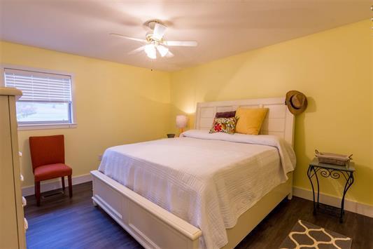828 Sable Road Spring City, TN 37381 - Photo 15 of 32 15-Large Master on main level