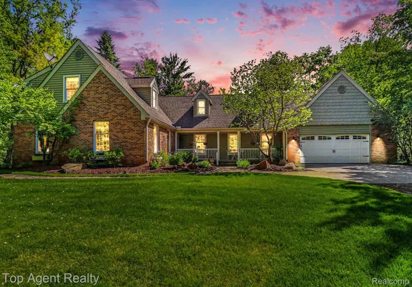 $775,000 | 2411 Farm Brook Trail, Oxford, MI 48370