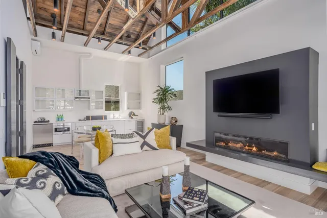 $5,500,000 | 301 1st Street West, Sonoma, CA 95476