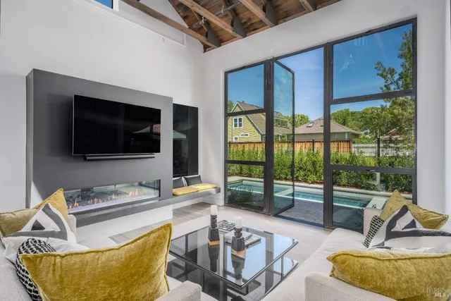 $5,500,000 | 301 1st Street West, Sonoma, CA 95476