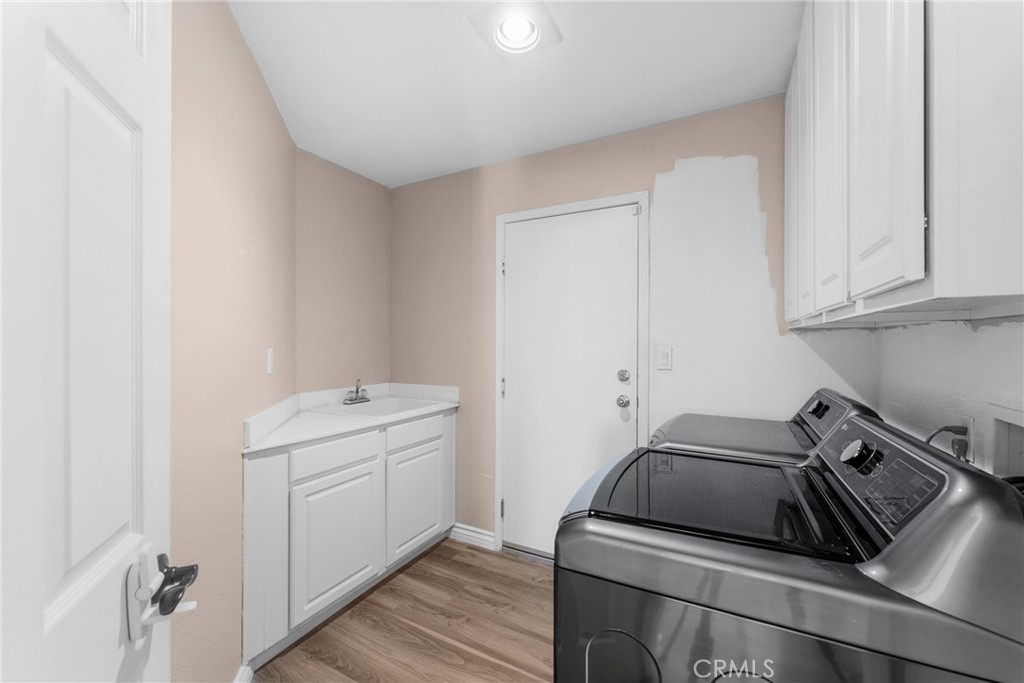 9749 Orange Street Rancho Cucamonga, CA 91737 - Photo 17 of 38 a utility room with sink dryer and washer