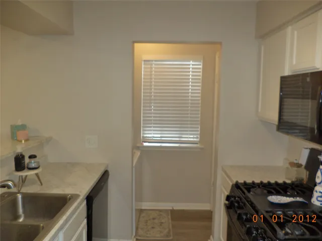 $139,000 | 2402 Sycamore Avenue, Unit B2, Huntsville, TX 77340