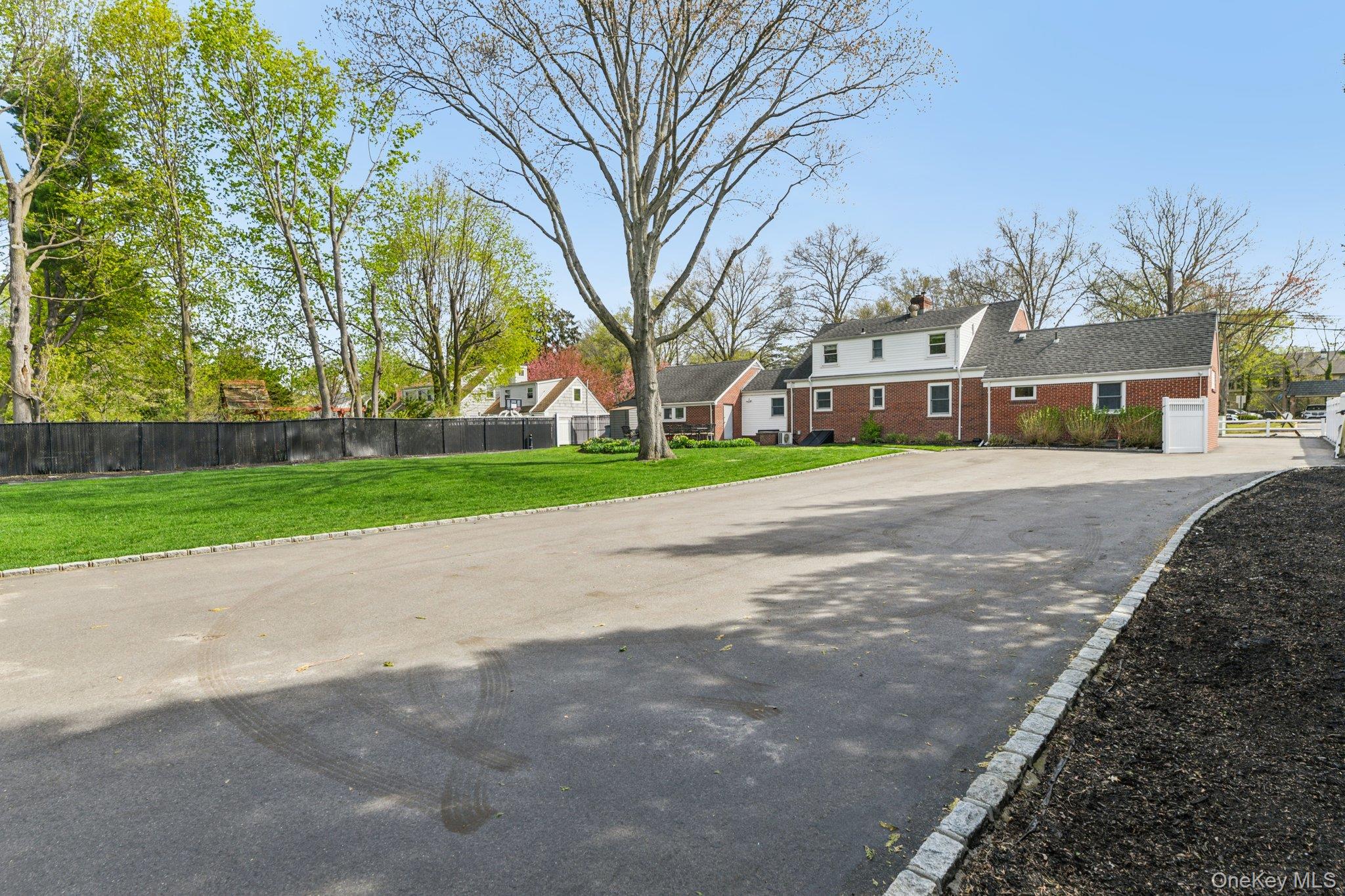 1 Huntington Bay Road Huntington, NY 11743 - Photo 5 of 49