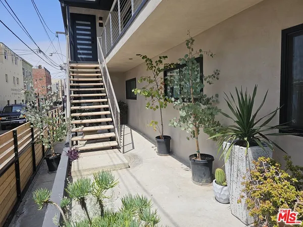 a view of entryway with flower plants