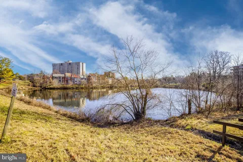 $330,000 | 7501 Democracy Boulevard, Unit B339, Bethesda, MD 20817
