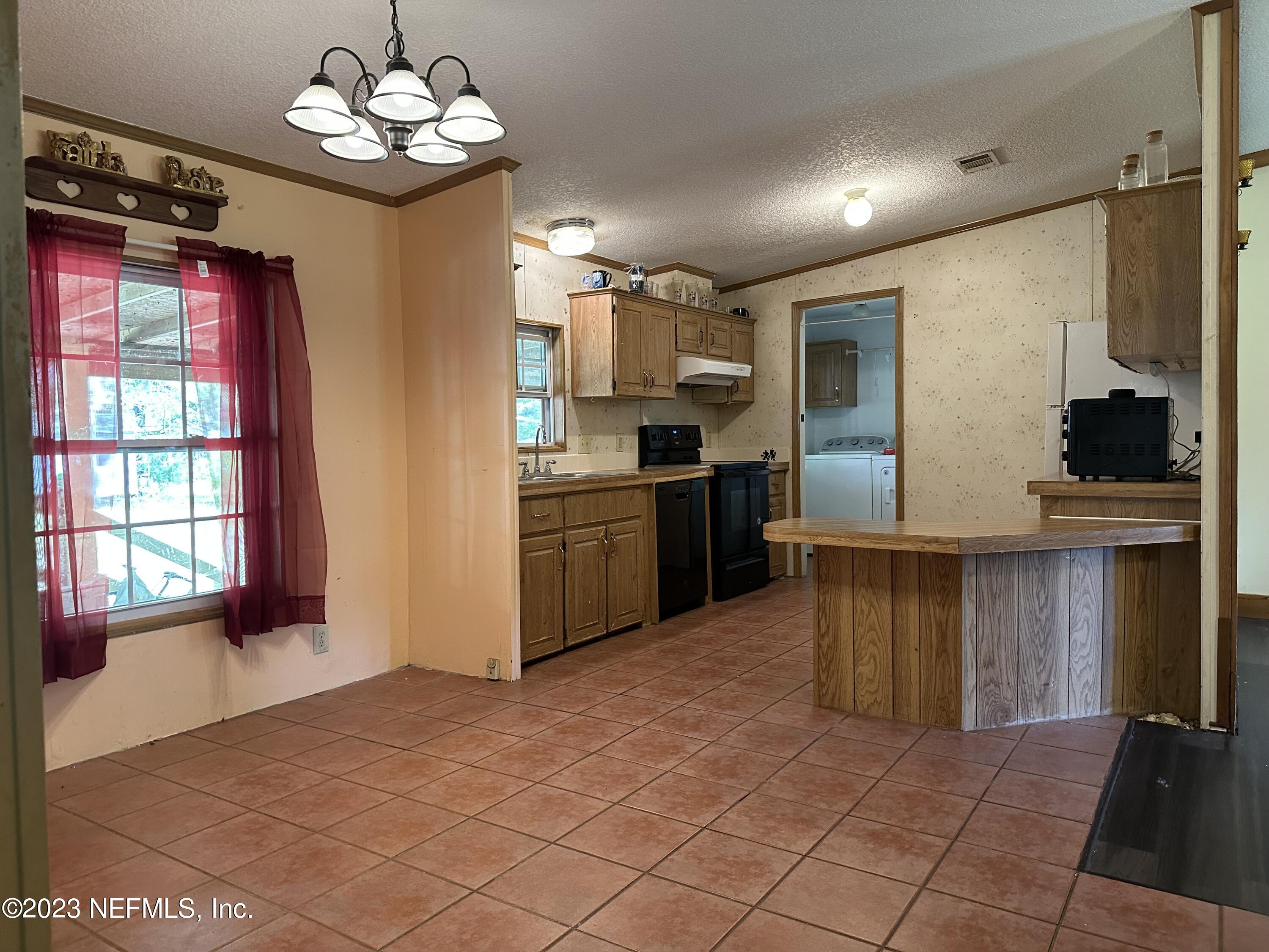 85713 Kirkland Road Yulee, FL 32097 - Photo 17 of 23 Kitchen & Dining Room