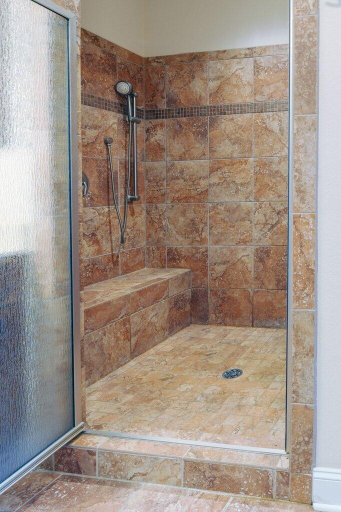 214 Holly Lane McCormick, SC 29835 - Photo 18 of 36 Primary Shower