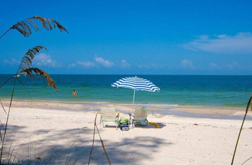 213 Bay Meadows Drive Naples, FL 34113 - Photo 5 of 50 a lamp that is sitting in the middle of a yard