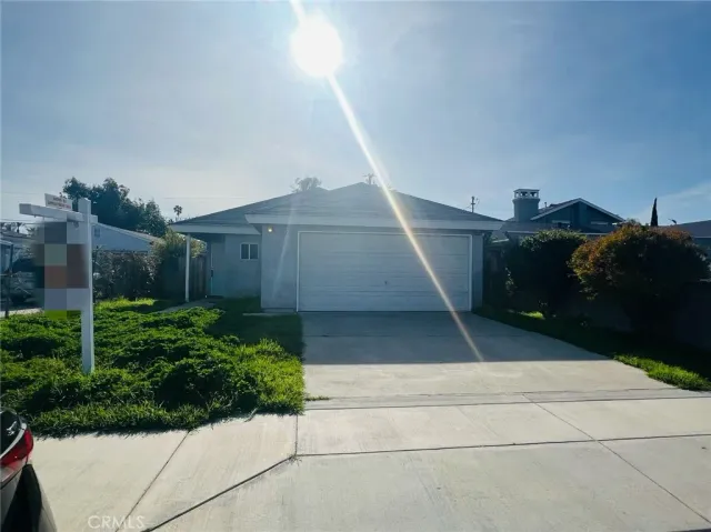 a view of a back yard of the house
