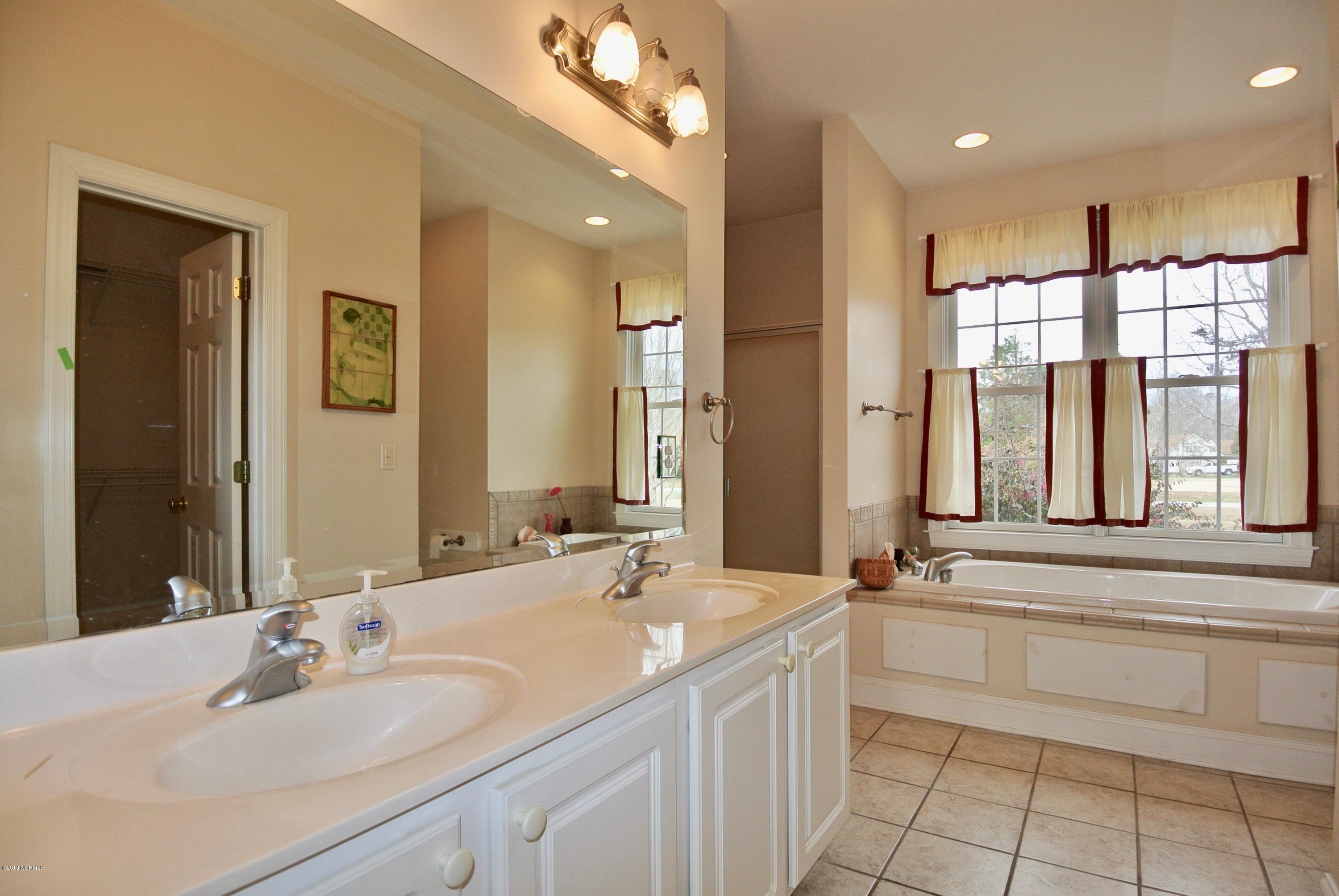 3508 Old Airport Road New Bern, NC 28562 - Photo 36 of 63 Master bathroom