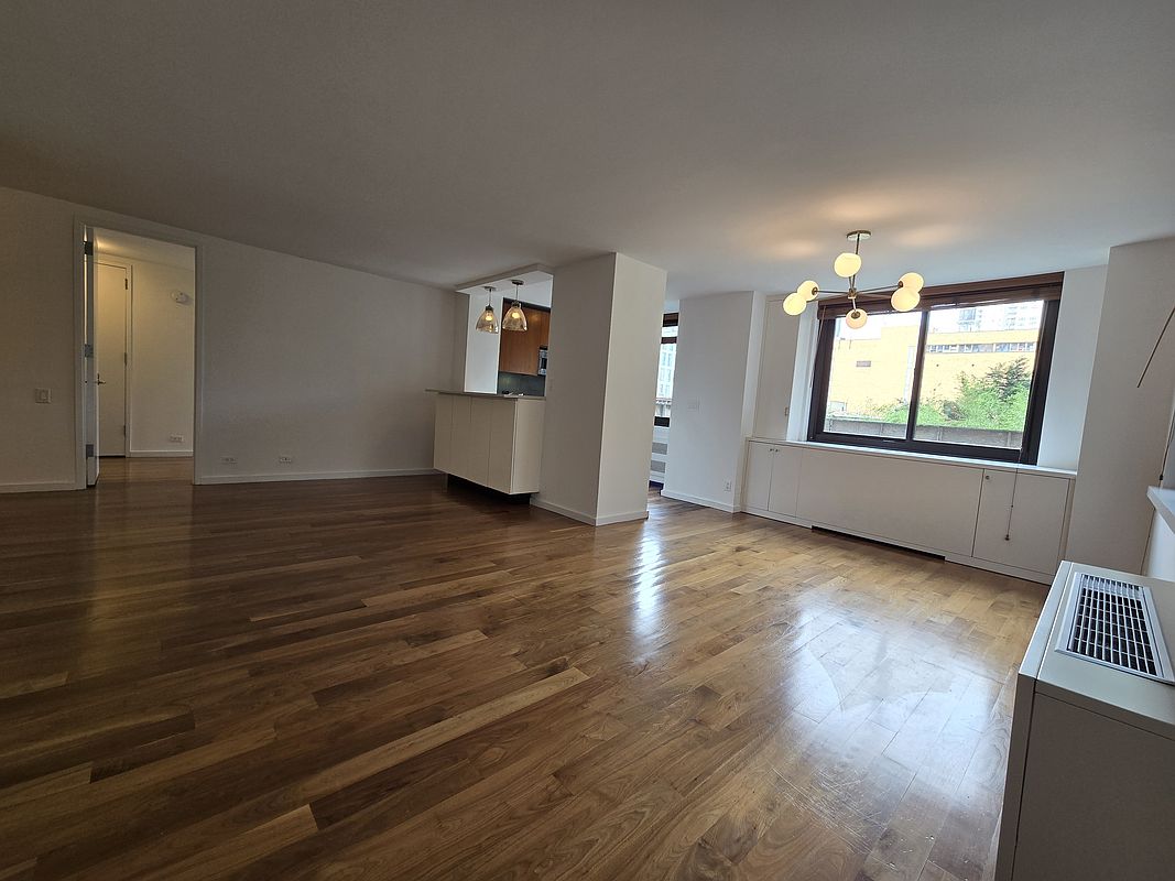 515 East 72nd Street, Unit 4B Manhattan, NY 10021 - Photo 2 of 11