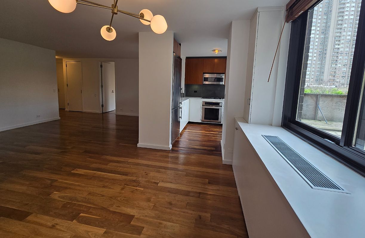 515 East 72nd Street, Unit 4B Manhattan, NY 10021 - Photo 3 of 11