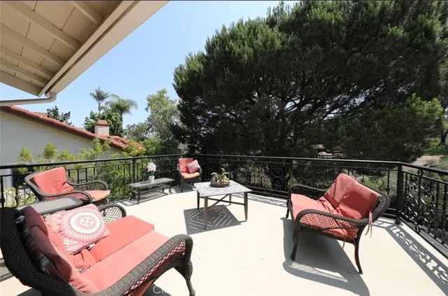 a view of deck and patio