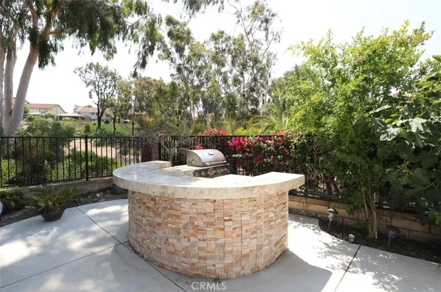 a view of a fountain in the middle of a yard