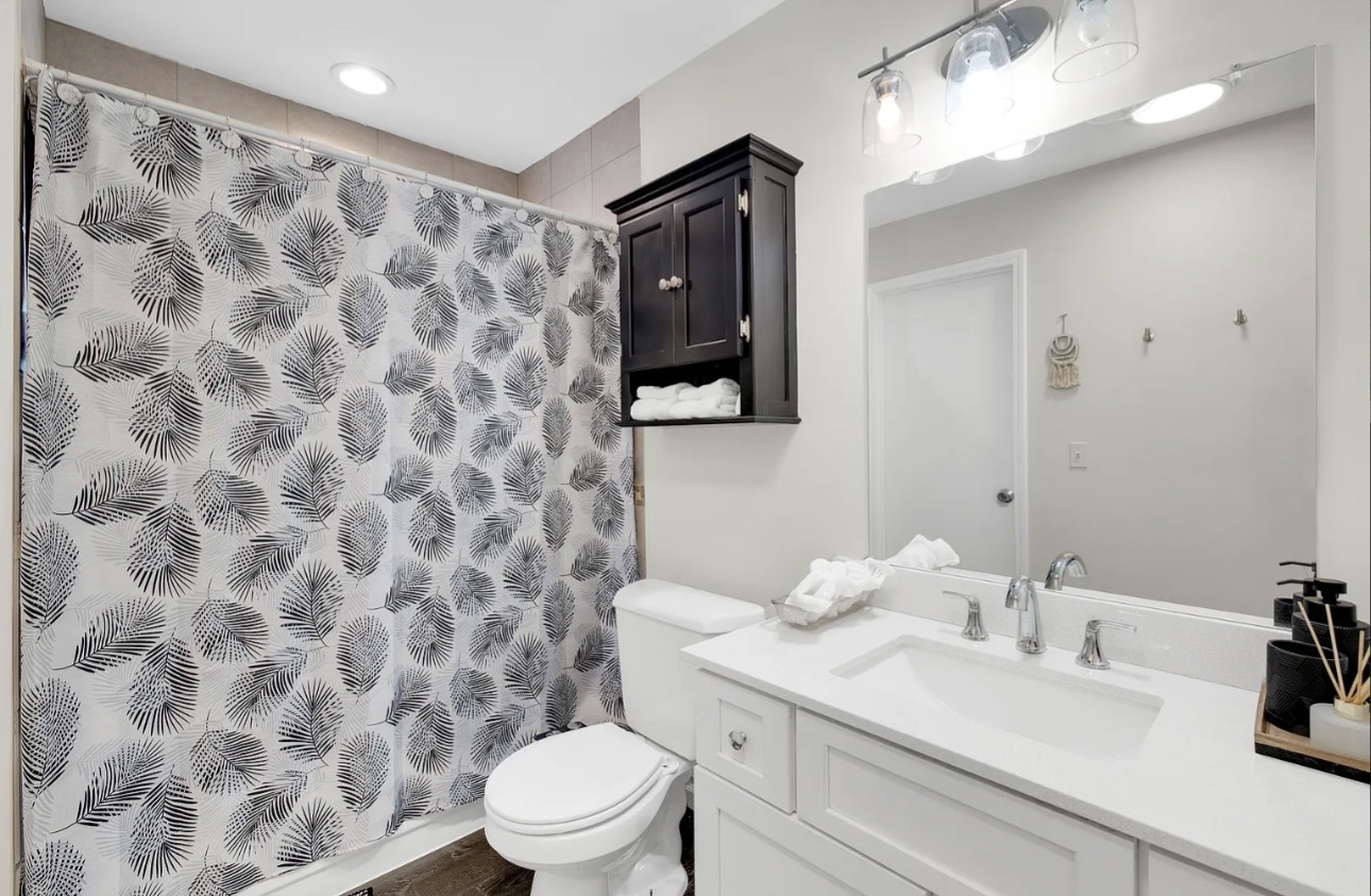 379 Sandhurst Circle, Unit 1 Glen Ellyn, IL 60137 - Photo 16 of 20 a bathroom with a sink and a toilet