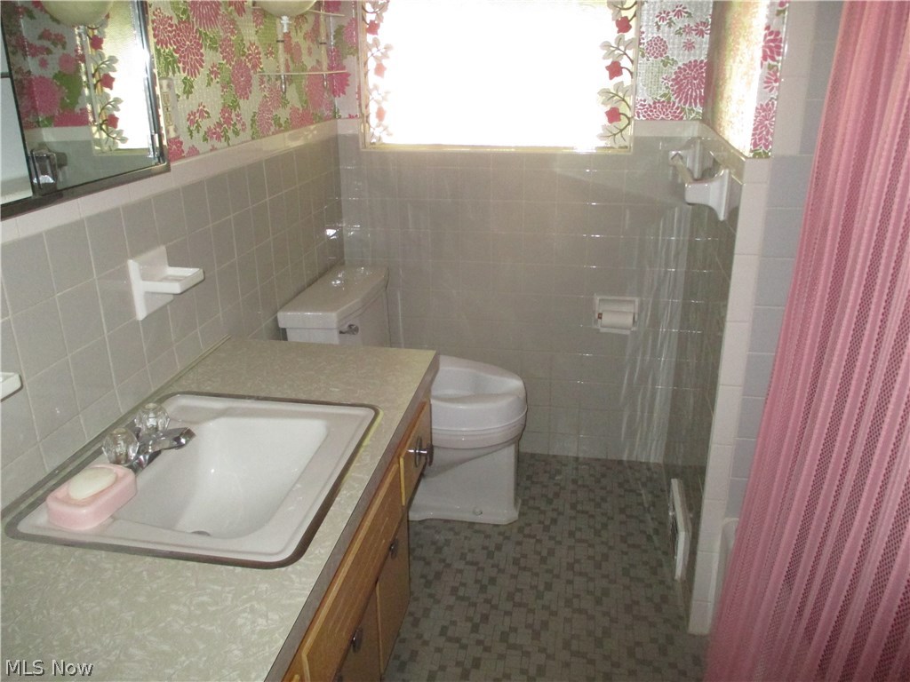 975 Hanley Road Cleveland, OH 44124 - Photo 10 of 21