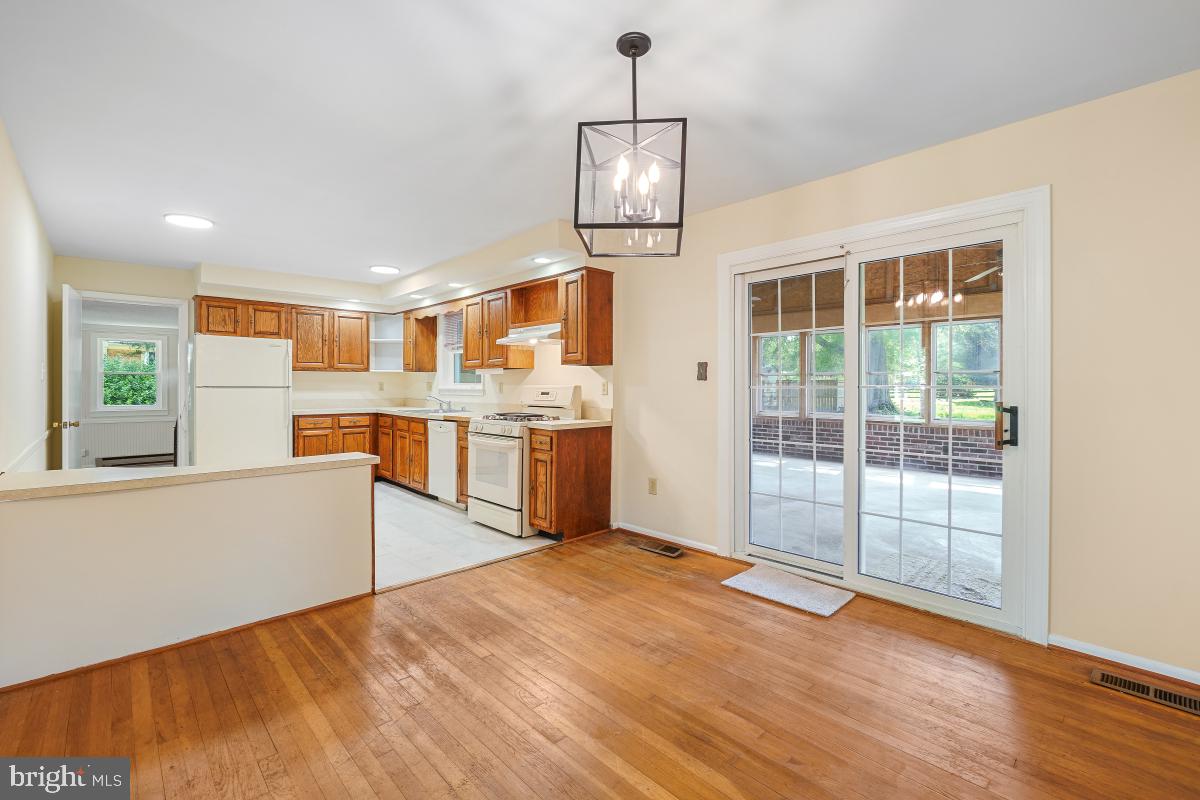 18804 Willow Grove Road Olney, MD 20832 - Photo 12 of 47 Gallery Image 12