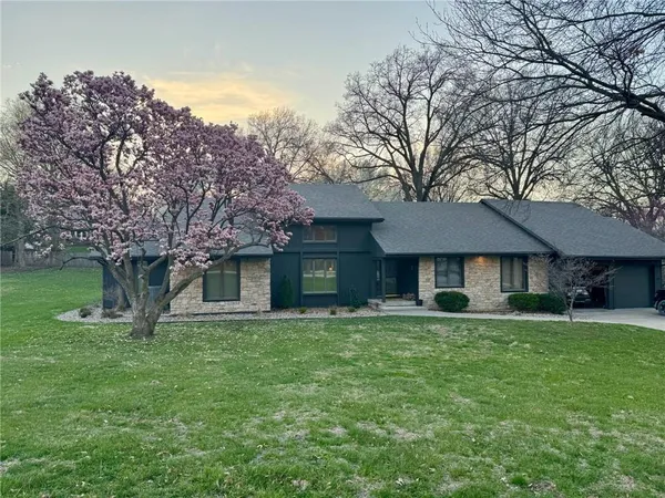 $540,000 | 1000 North Main Street, Higginsville, MO 64037