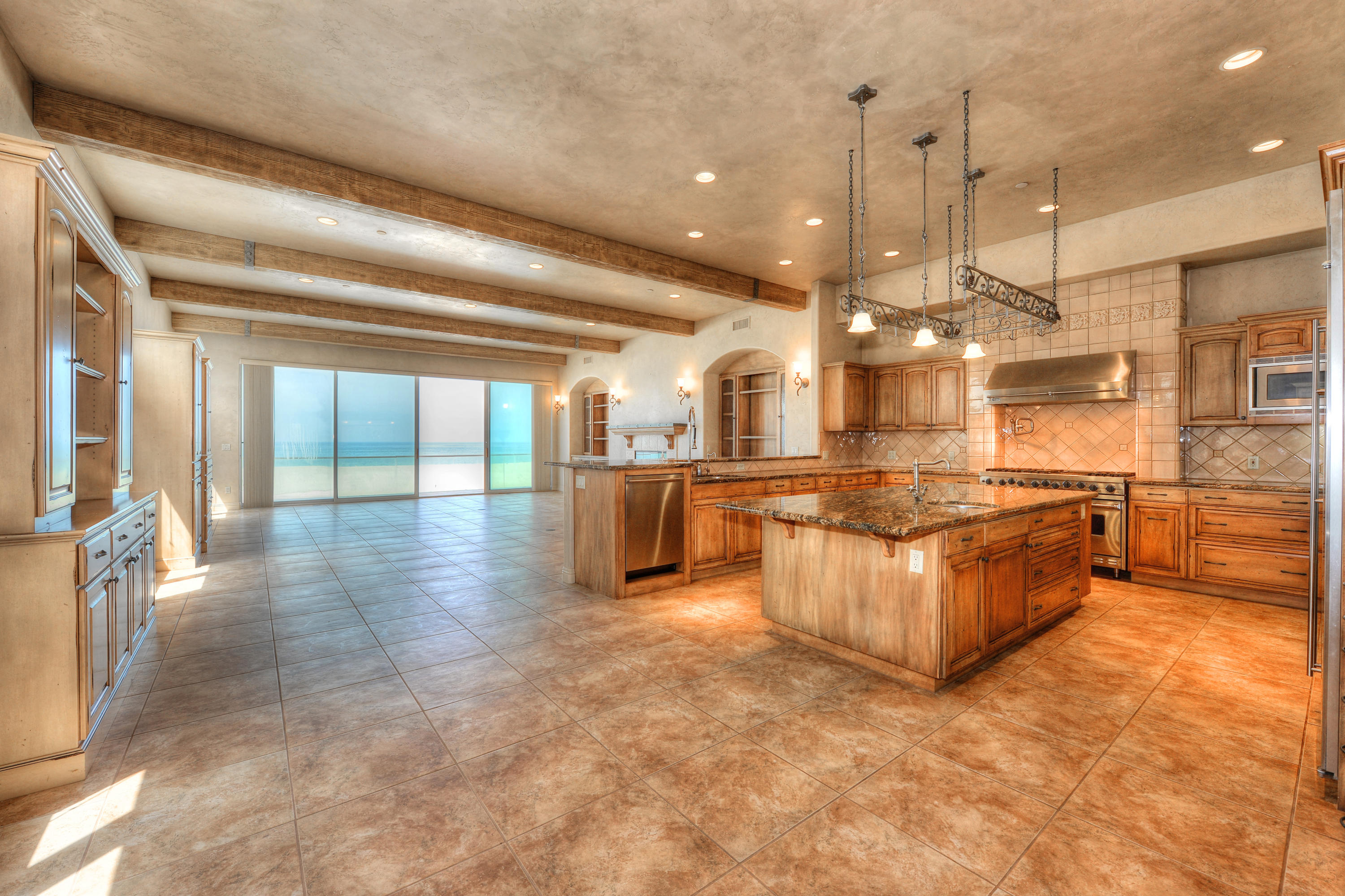 1069 Mandalay Beach Road Oxnard, CA 93035 - Photo 6 of 40 316284_mandalay_055_r