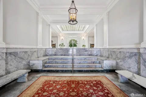a view of entryway with a rug