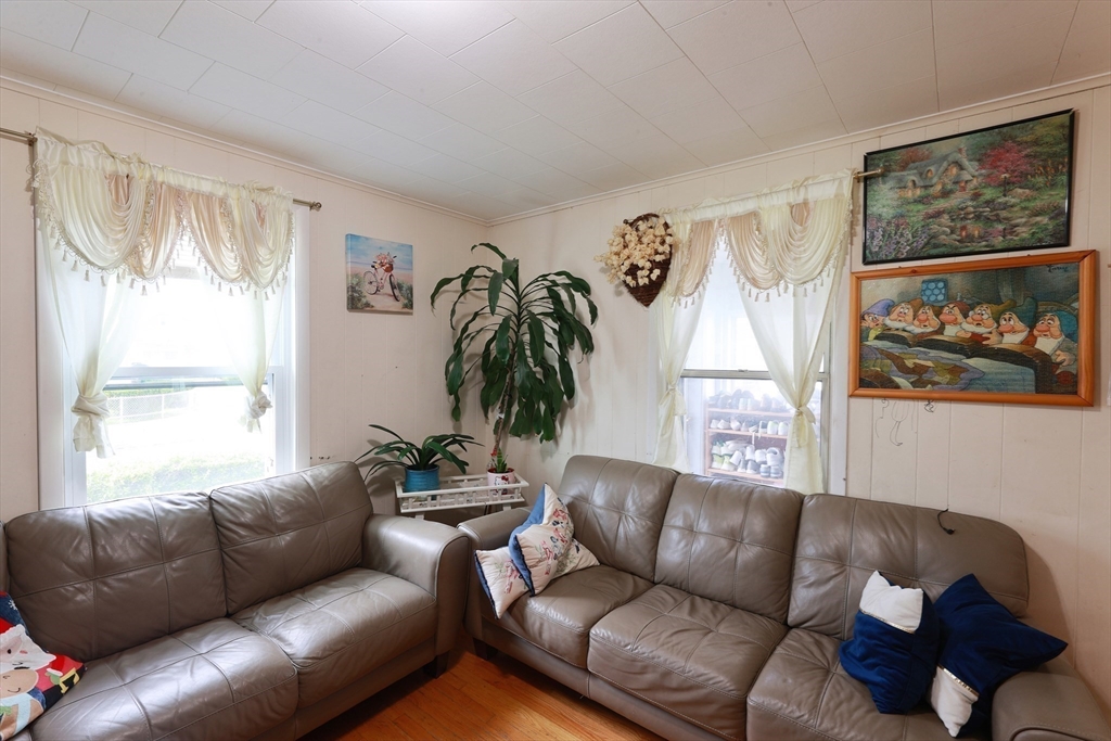 36 Lincoln Road, Unit 36 Newton, MA 02458 - Photo 6 of 26 Gallery Image 6
