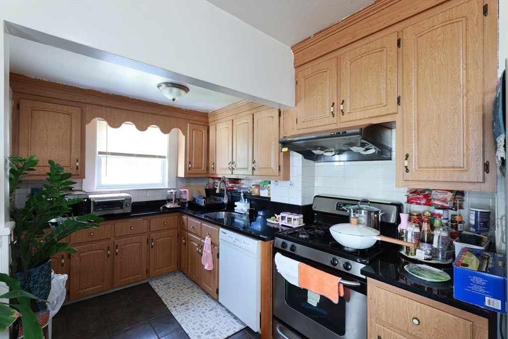36 Lincoln Road, Unit 36 Newton, MA 02458 - Photo 9 of 26 Gallery Image 9