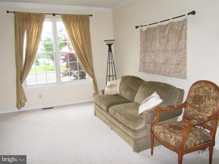 320 Doe Run Road Harleysville, PA 19438 - Photo 9 of 25 Living Room