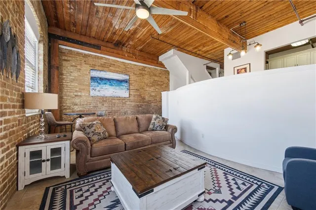 $2,700 | 1107 South Peters Street, Unit 517, New Orleans, LA 70130