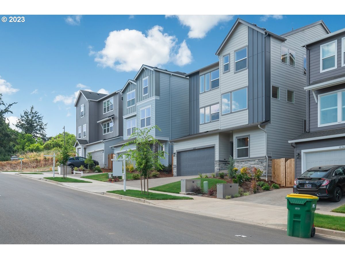 12359 Southwest Strobel Road, Unit 20 Beaverton, OR 97007 - Photo 2 of 34 Gallery Image 2