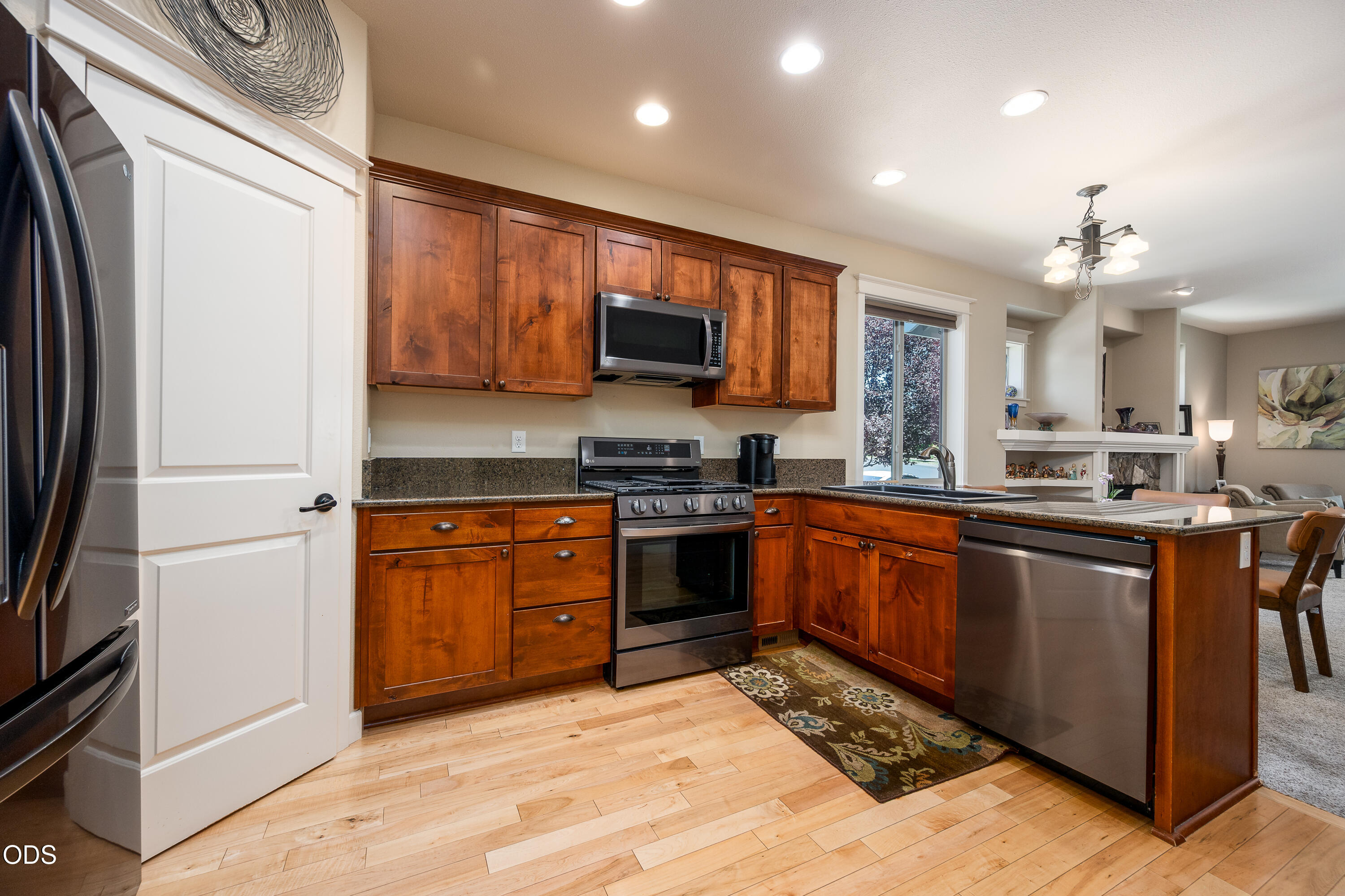 20768 Northeast Horizon Ridge Place Bend, OR 97701 - Photo 7 of 46