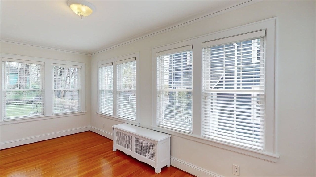 22 Longfellow Road Worcester, MA 01602 - Photo 14 of 41