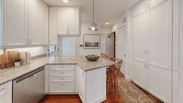 22 Longfellow Road Worcester, MA 01602 - Photo 2 of 41