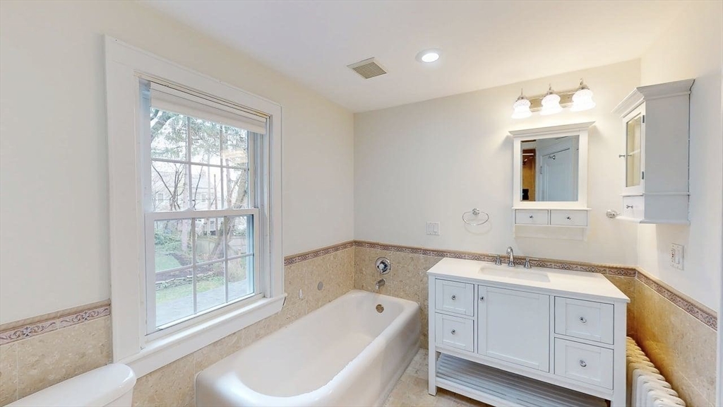 22 Longfellow Road Worcester, MA 01602 - Photo 28 of 41