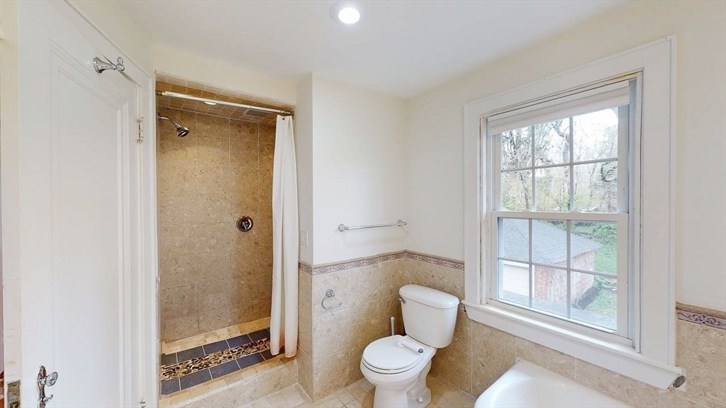 22 Longfellow Road Worcester, MA 01602 - Photo 29 of 41