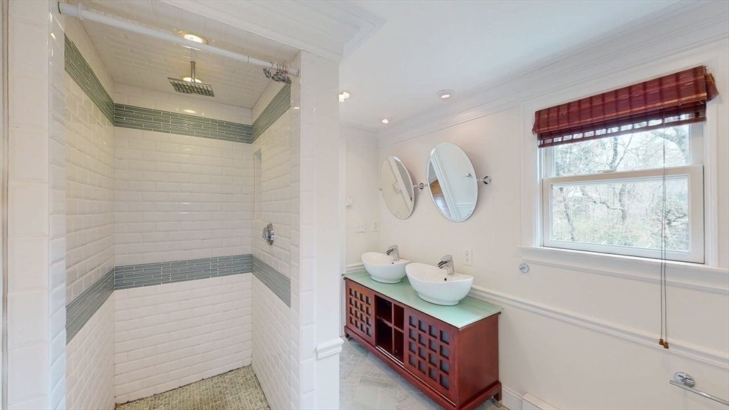 22 Longfellow Road Worcester, MA 01602 - Photo 38 of 41