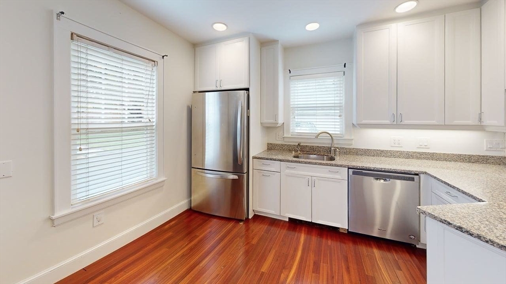 22 Longfellow Road Worcester, MA 01602 - Photo 4 of 41
