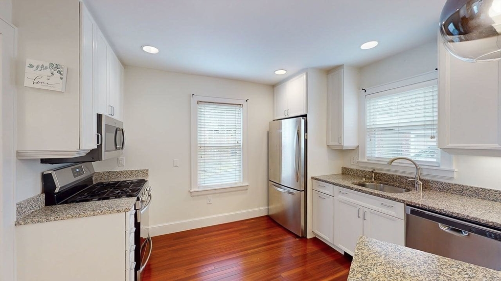 22 Longfellow Road Worcester, MA 01602 - Photo 5 of 41