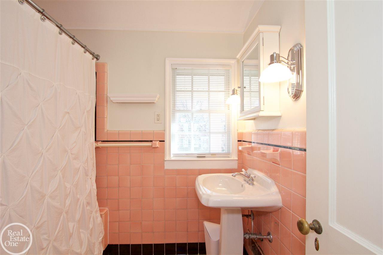 1147 Harvard Road Grosse Pointe, MI 48230 - Photo 14 of 48 31342989-13.JPG
